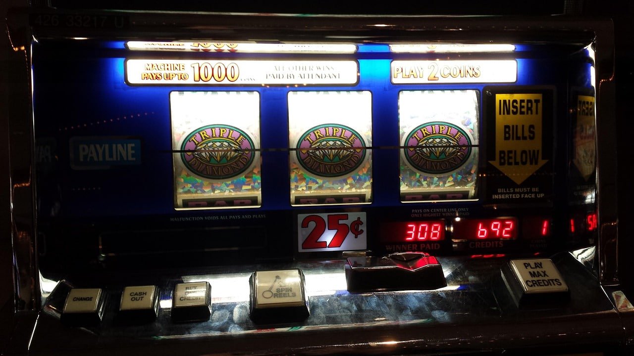livewinpro အွန်လိုင်း စလော့ Myanmar ကစားသမားများ Jackpot Slots MMK ဖြင့် ကစားနေပုံ